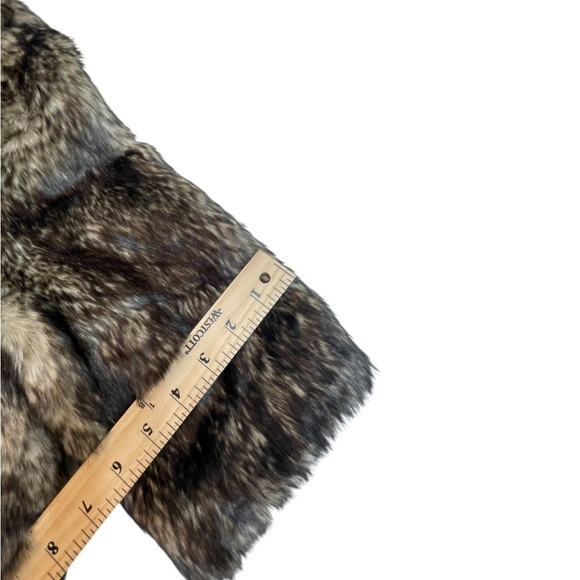 Robbi & Nikki Faux Fur Cropped Jacket w/ Rhinestone Brooch Size Women’s Medium - Picture 10 of 16